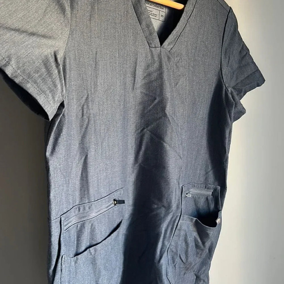 Figs scrub zipper pockets - Picture 5 of 5